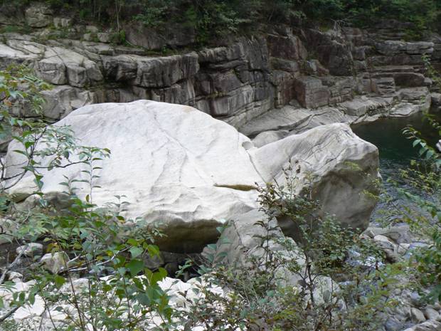 弥栄峡の花崗岩と“石の亀”
