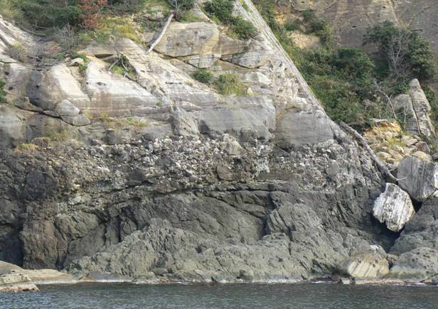 不整合と基底礫岩－阿武層群と須佐層群